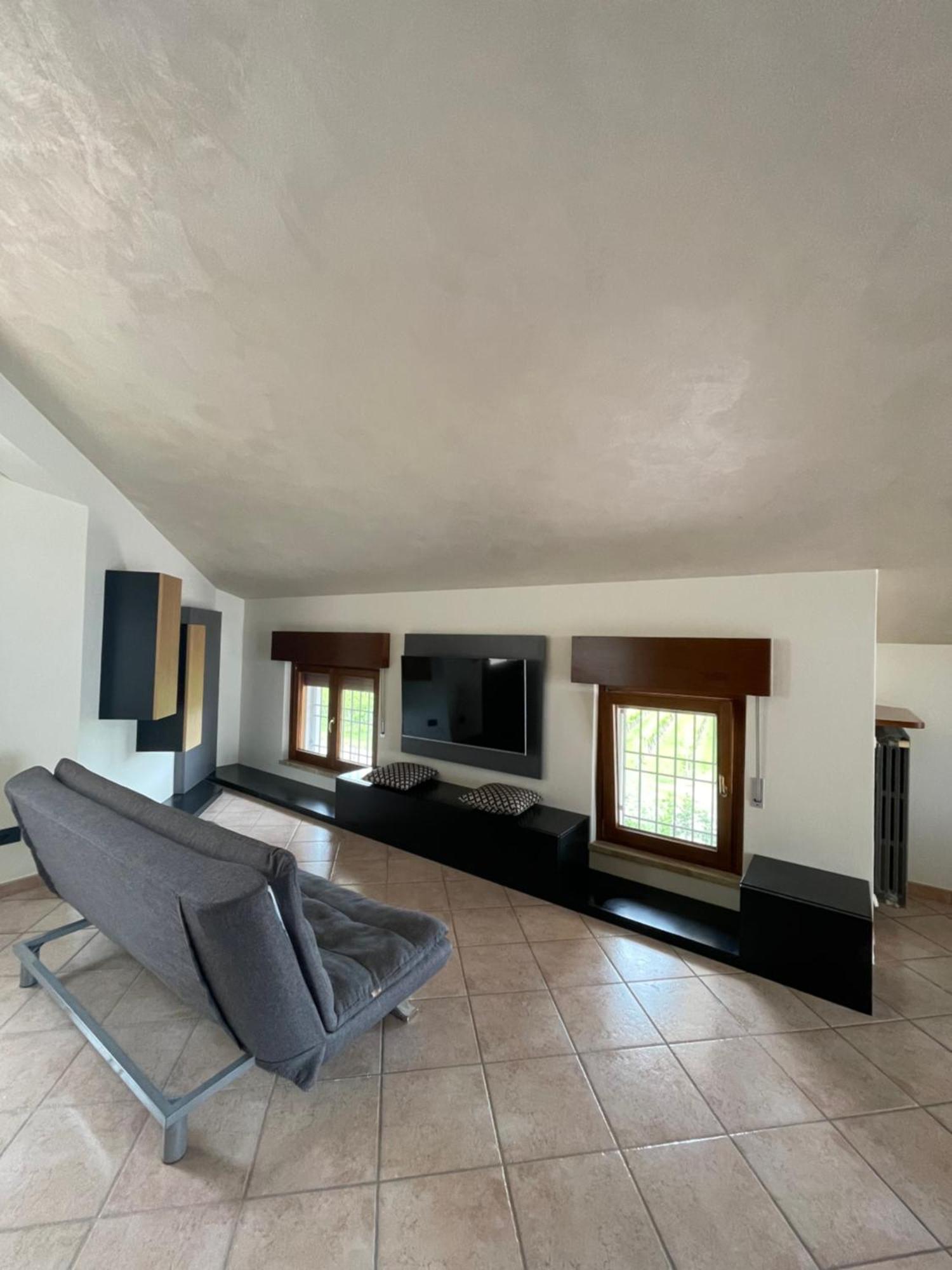 Casa Luigi - Appartamenti A Peschiera Del Garda Kamer foto