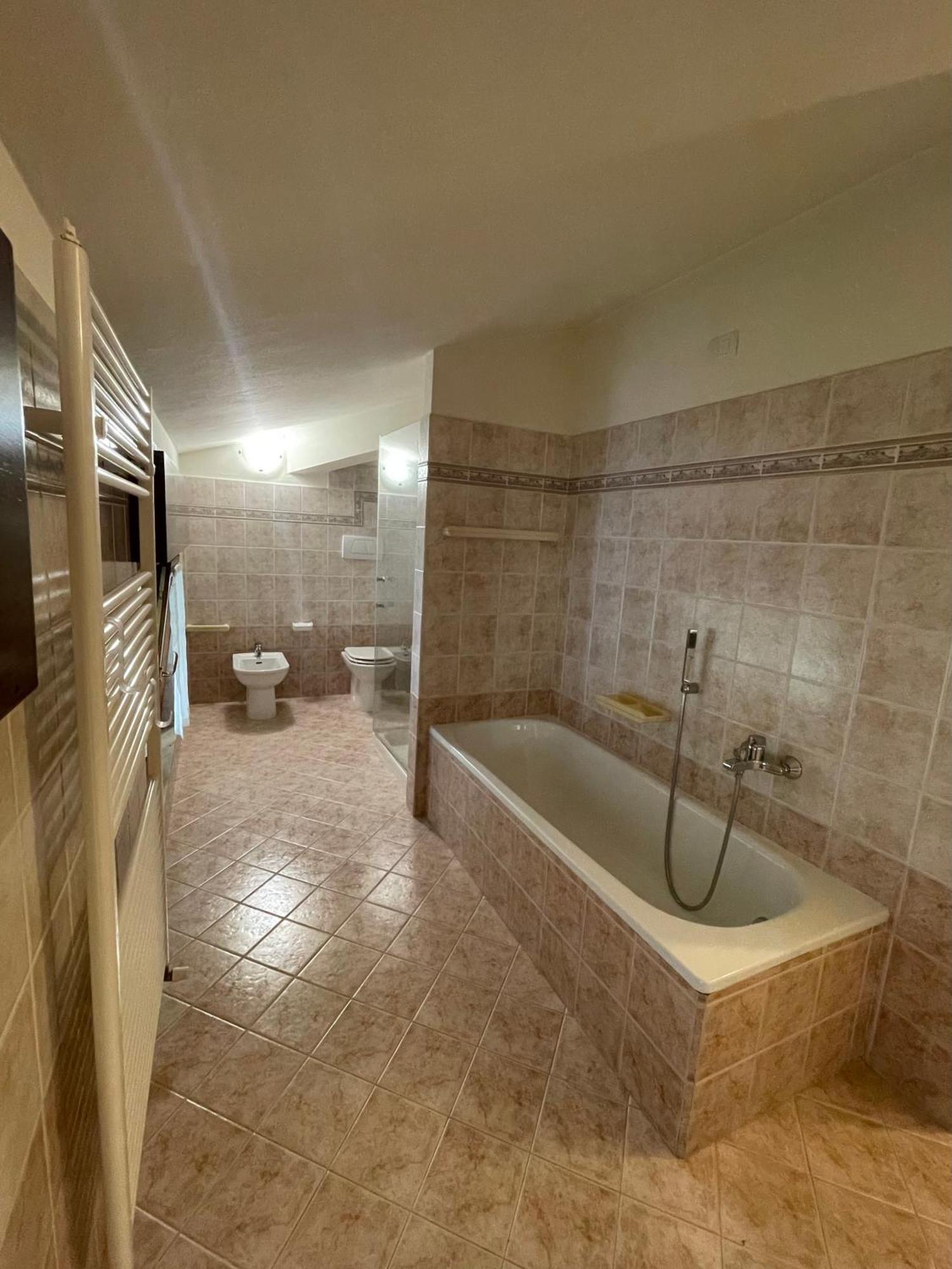 Casa Luigi - Appartamenti A Peschiera Del Garda Kamer foto